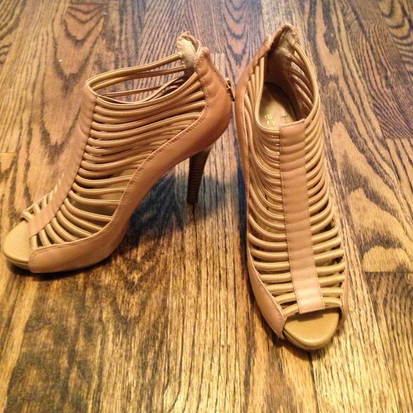 BCBG nude pumps