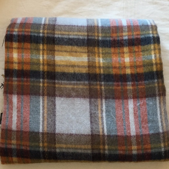 🚫SOLD🚫 AUTHENTIC ZARA PLAID SCARF - Picture 3 of 4