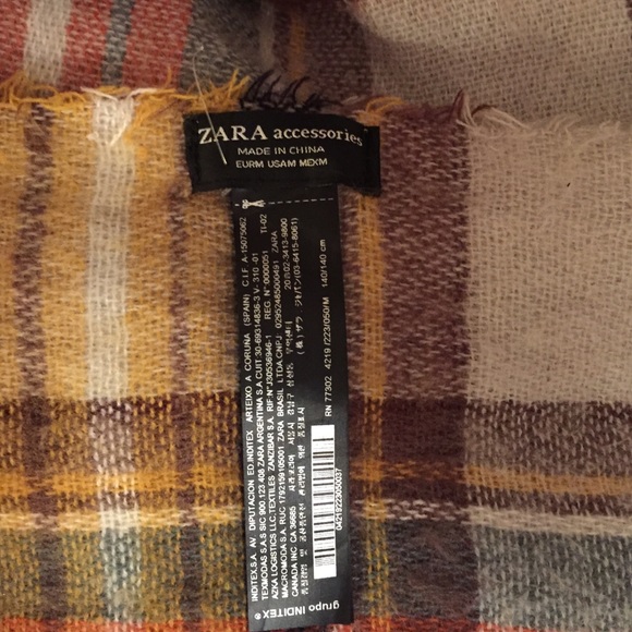 🚫SOLD🚫 AUTHENTIC ZARA PLAID SCARF - Picture 4 of 4