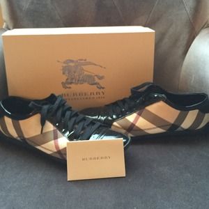 Nova Low Top Sneaker