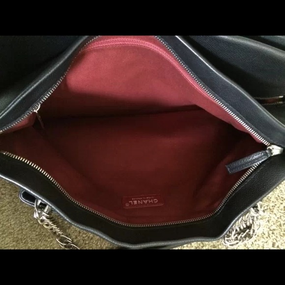 CHANEL XL TOTE - Picture 2 of 4