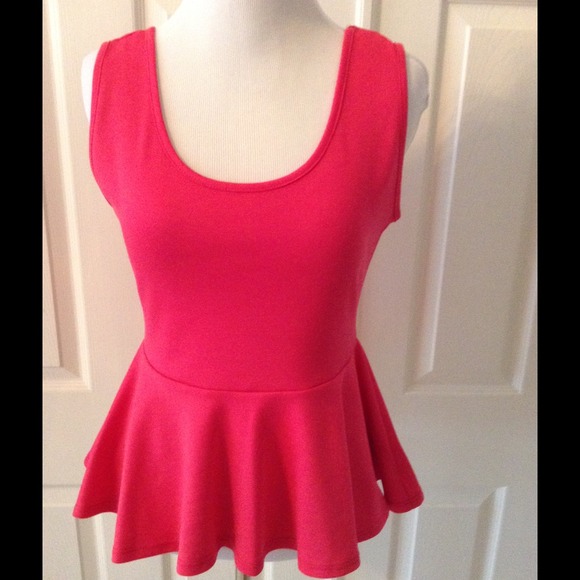 💄💋️BOUTIQUE FUCHSIA PEPLUM TOP ❤️ - Picture 2 of 4