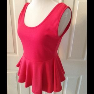 💄💋️BOUTIQUE FUCHSIA PEPLUM TOP ❤️