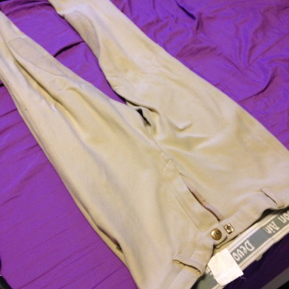 Devon Aire tan jodhpur breeches. Knee patch style