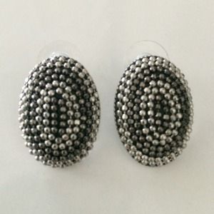 VERY FINE BIJOUTERIE SILVER TONES EARRINGS