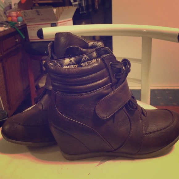 Reneeze wedge tennis shoes
