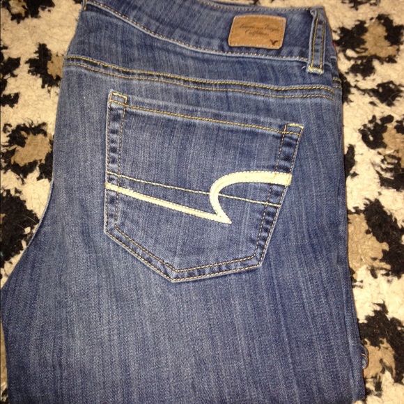 size 6 American Eagle artist style jeans.