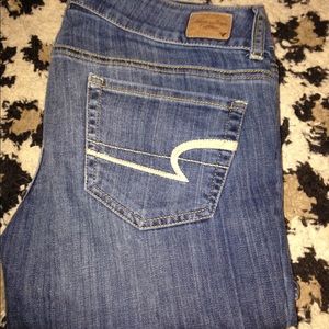 size 6 American Eagle artist style jeans.