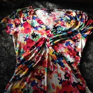 3/$25 Spring floral 🌸 top