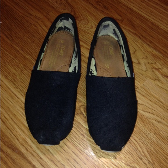 Black toms