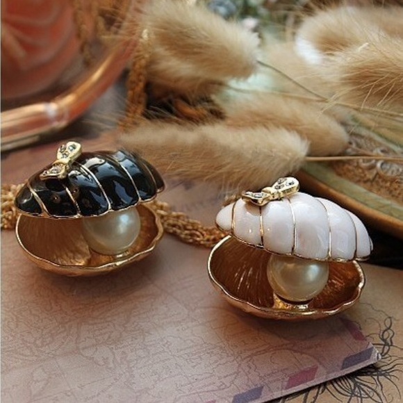 Mermaid necklace - black or white pearl - Picture 4 of 4