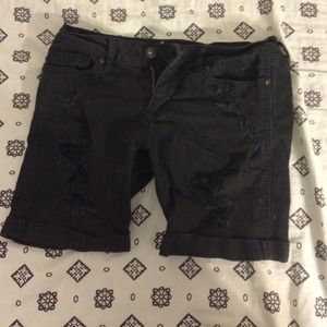Bullhead Black mid thigh shorts