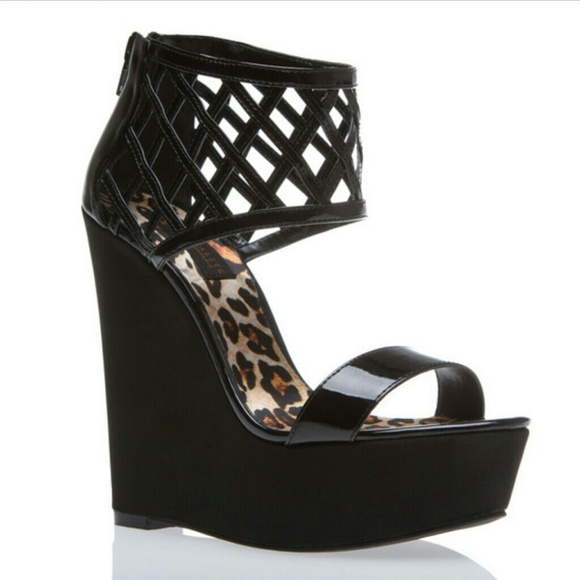 Black wedges