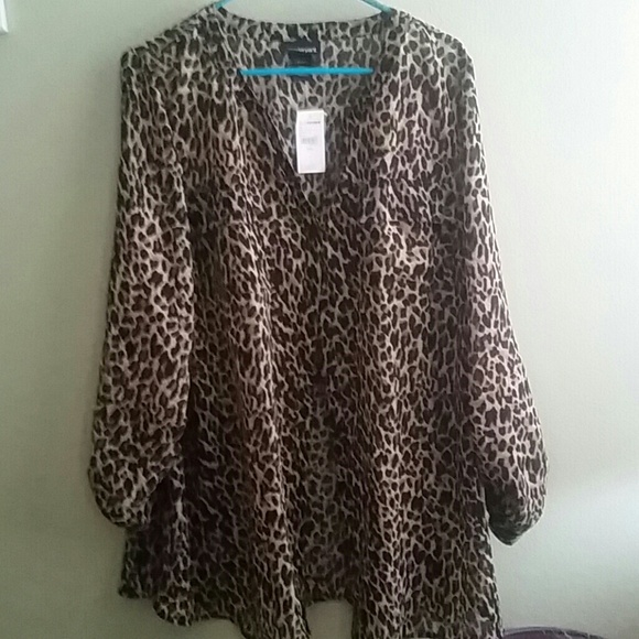 Cute leopard print blouse new never worn
