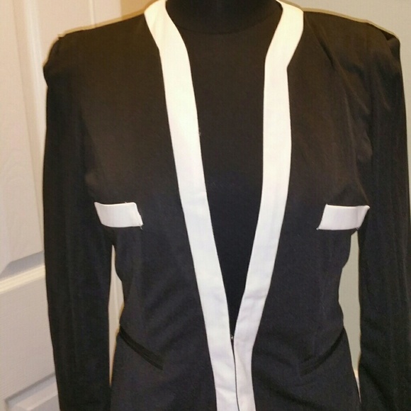 🛇sold🚫Black Blazer - Picture 2 of 4