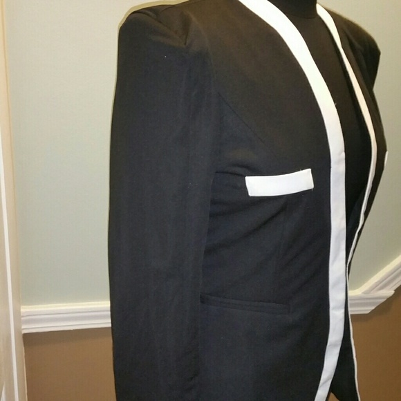 🛇sold🚫Black Blazer - Picture 3 of 4