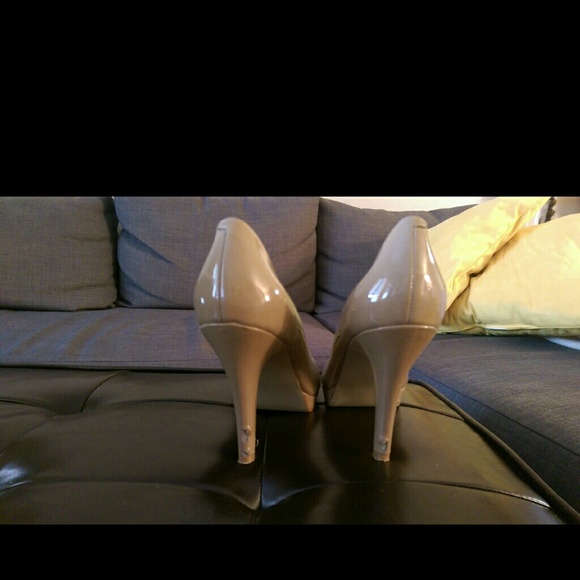 Nine West nude heels - Picture 3 of 3
