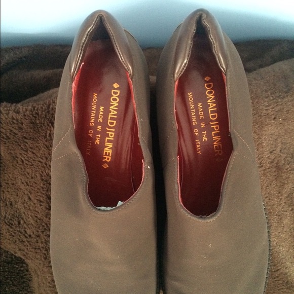 Donald Pliner wedges