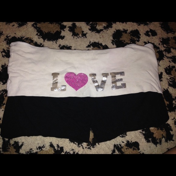 L❤️VE yoga pants. Hardly worn, no flaws.