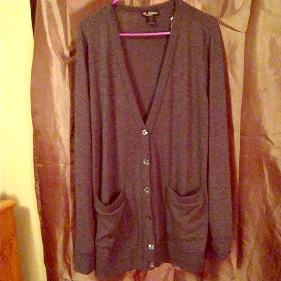 🔴NWOT Grey Sweater🔴