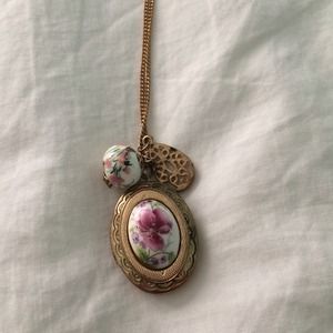 Locket necklace
