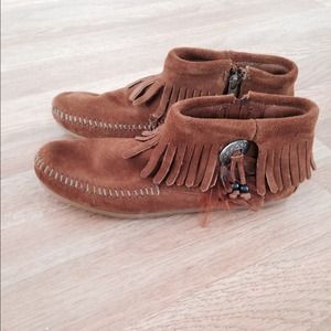 Size 6 Minnetonka women's ankle boots, worn twice