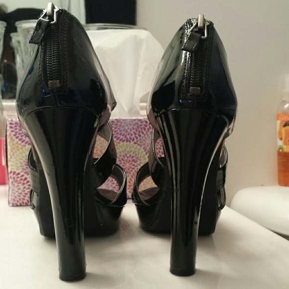 MRKT (mar-ket) Heels - Picture 2 of 4