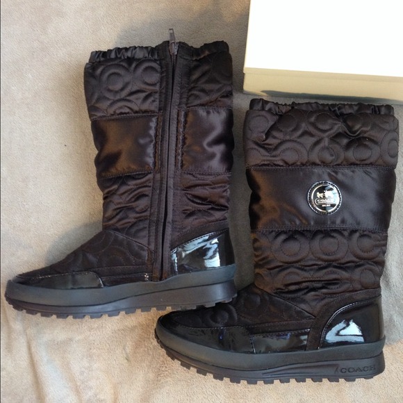 Coach Snow Boots - Picture 2 of 4