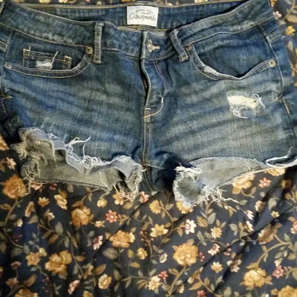 Too small - Picture 2 of 3