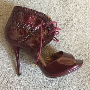 Maroon heels 🎽