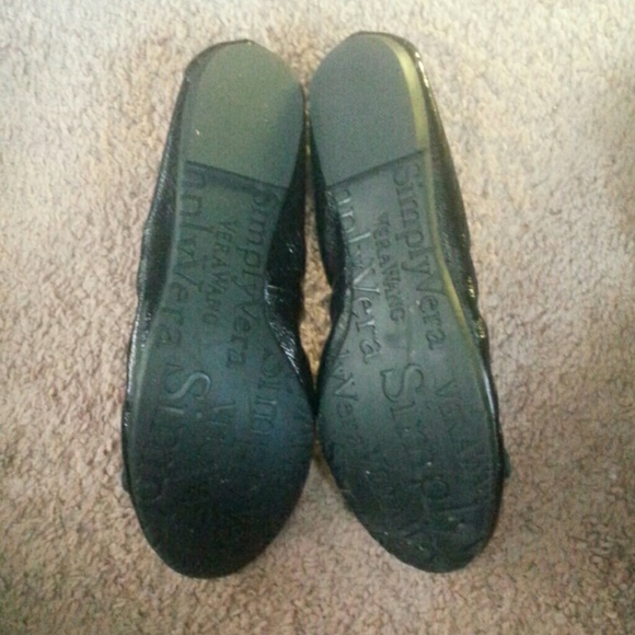 REDUCED! Simply Vera Vera Wang black flats - Picture 2 of 4