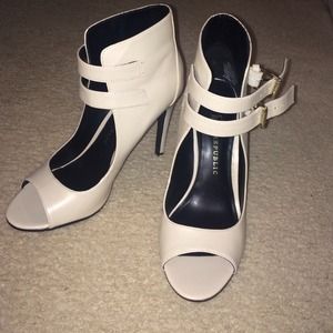 Rock & Republic Nude Strappy Heels