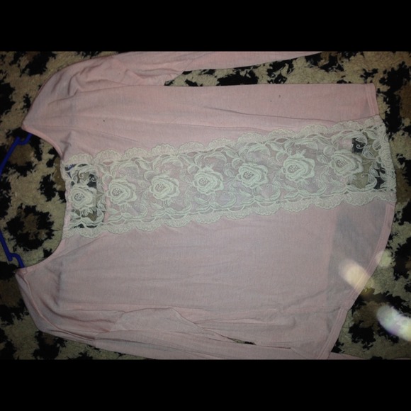 Hardly worn adorable top😍