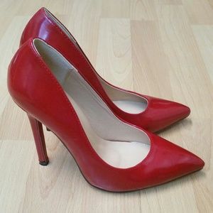 Red Pumps