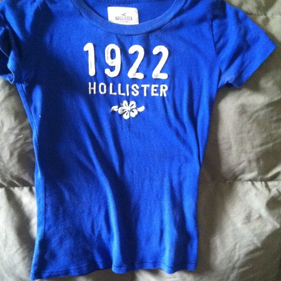 Blue hollister top