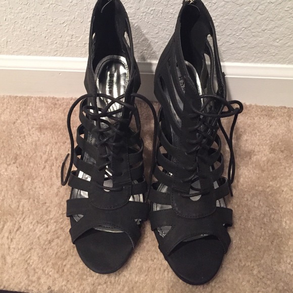 Black open toes wedge heels