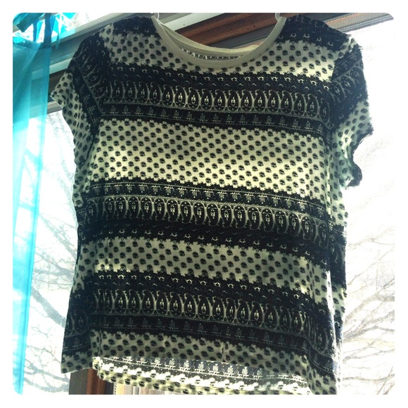 American Eagle printed short sleeved top. - Picture 1 of 3
