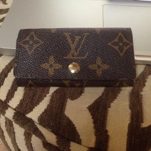 AUTHENTIC Louis Vuitton 4 key holder!