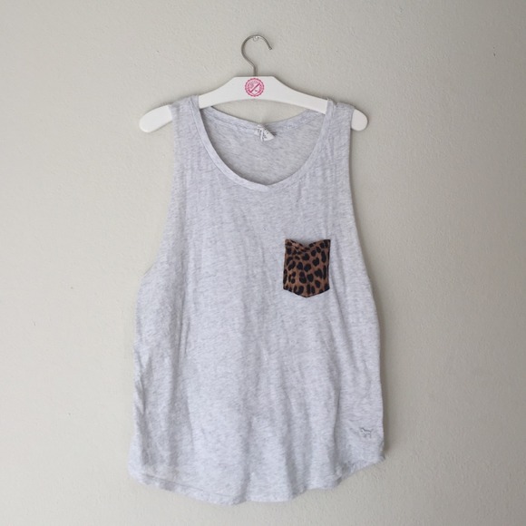 ✨NEW LISTING - Victoria's Secret muscle tank✨