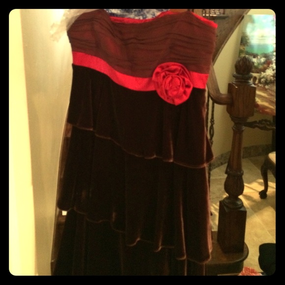 Beautiful velvet tiered cocktail dress!!