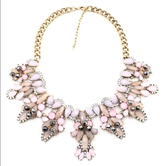 Beautiful statement  necklace!