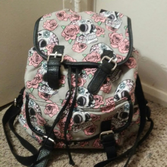 NWOT skull backpack