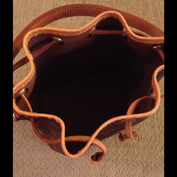 💋Louis Vuitton Mini💋✋SOLD! - Picture 2 of 4