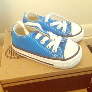 SIZE 4 Toddler electric blue Converse
