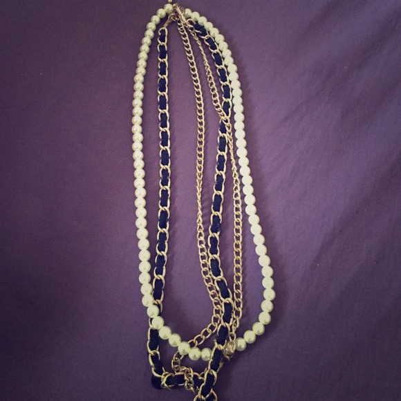 Pearls black/gold chain necklace