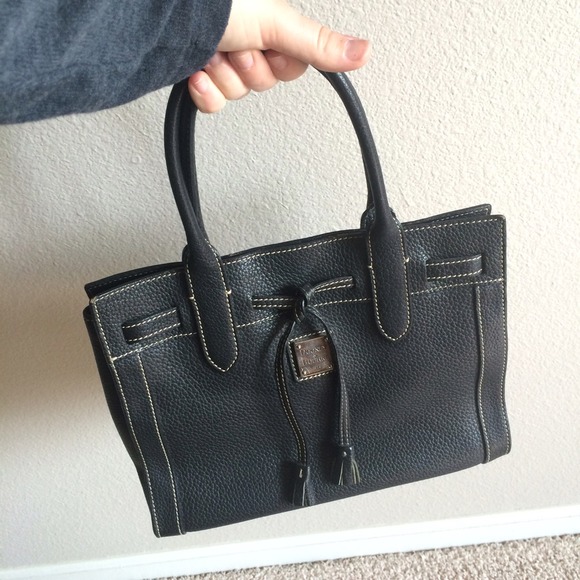 AUTHENTIC Dooney & Bourke bag! - Picture 1 of 4