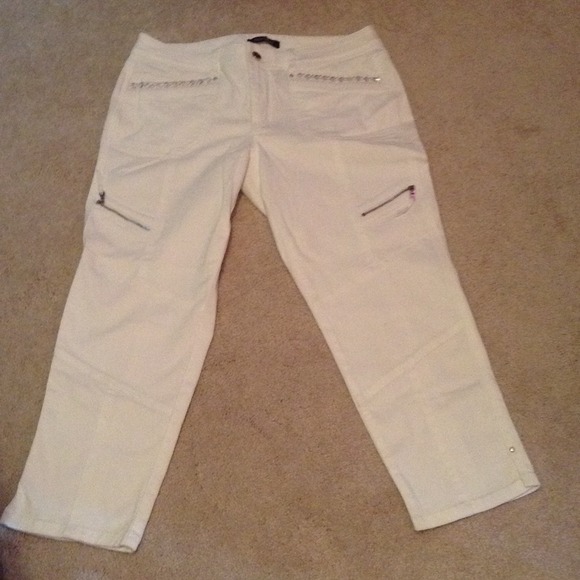 White crop pants