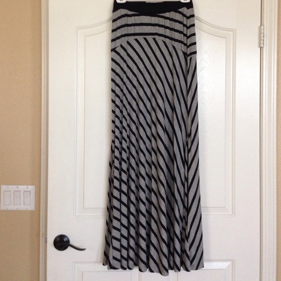Black and grey maxi skirt!