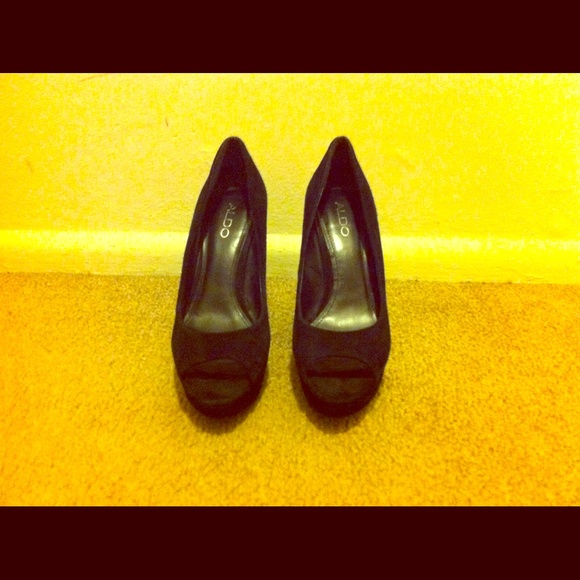 Black Aldo wedges