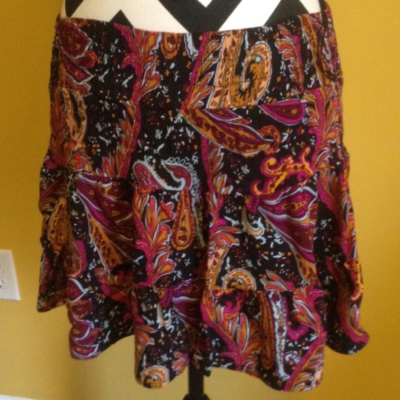Cute paisley pattern skaters skirt Rue 21 sz.Small